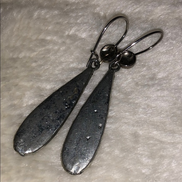 Inch long retro rhinestone earrings - Picture 2 of 2